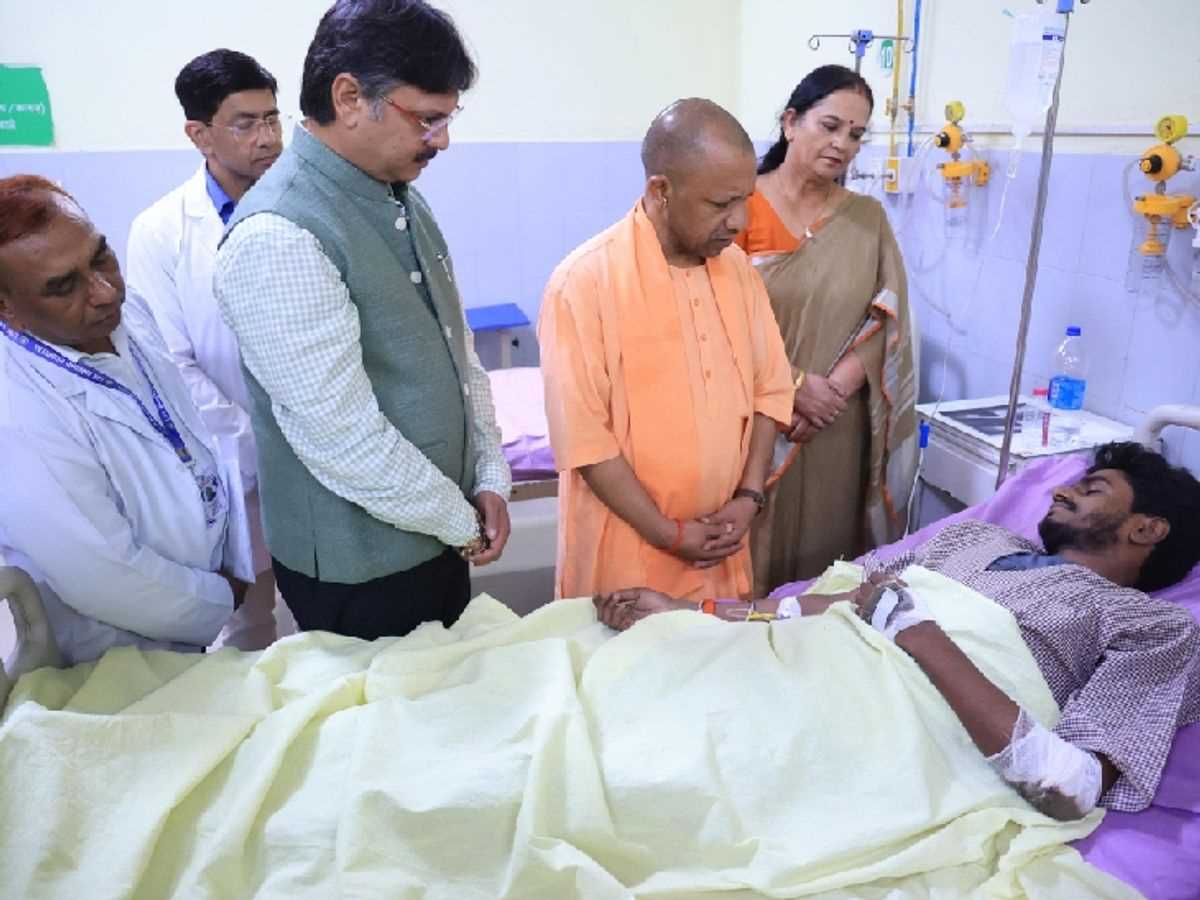 लखनऊ बिल्डिंग हादसा : सीएम योगी के निर्देश पर जांच के लिए तीन सदस्यीय कमेटी गठित